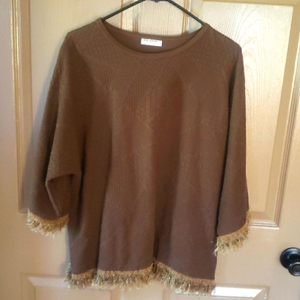 4@30.00 or 12.00 Ladies Top by VICKI WAYNE'S